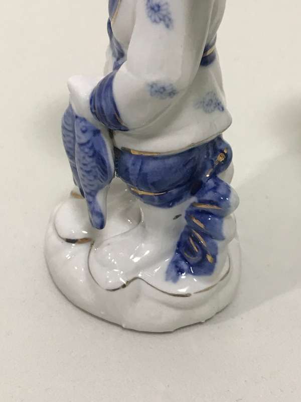 Beautiful Blue on White Porcelain Ceramic Eastern  figure