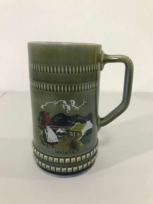 Vintage Wade Ceramic Irish mug 20th  Century Hand painted picture Country Cottage