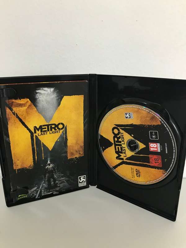 PC DVD ROM Metro of Last LIGHT Limited Edition  Original cover and book