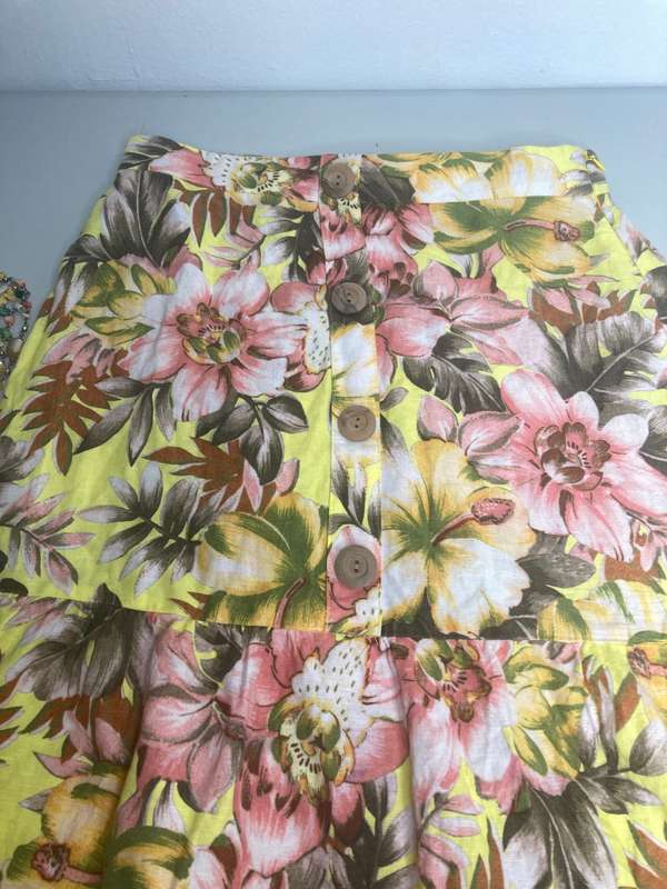ZARA Floral skirt size Small. made in Morocco