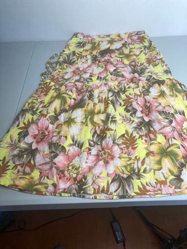 ZARA Floral skirt size Small. made in Morocco