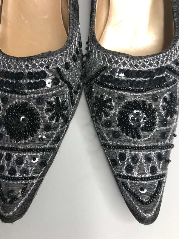Fancy low hill beaded grey shoe size 7