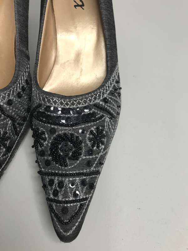 Fancy low hill beaded grey shoe size 7