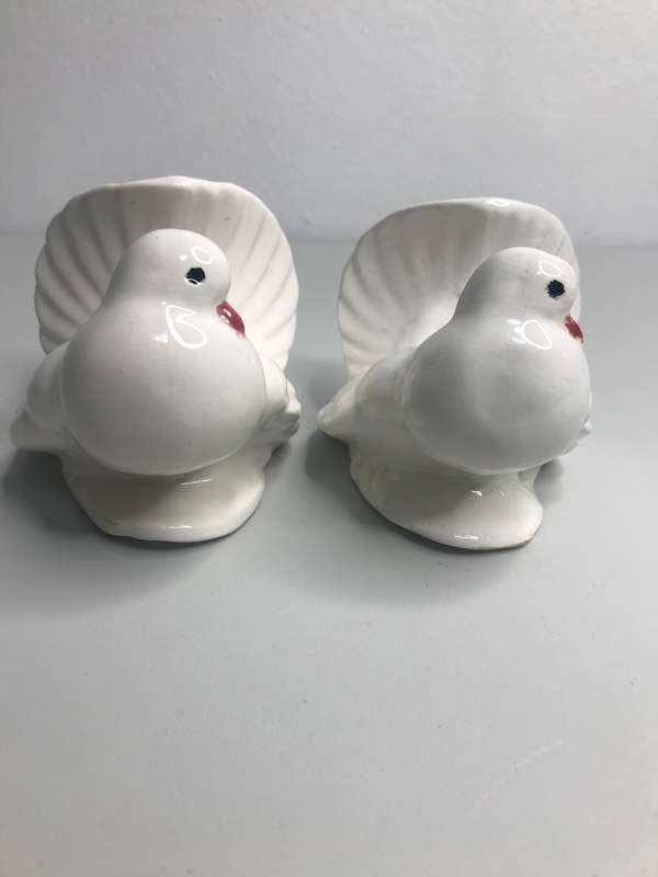 Doves Porcelain Tail Feathers UP White two Vintage Signed SYLVIA 12CMX10CMX10CM