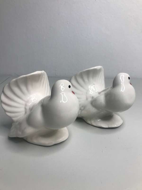 Doves Porcelain Tail Feathers UP White two Vintage Signed SYLVIA 12CMX10CMX10CM