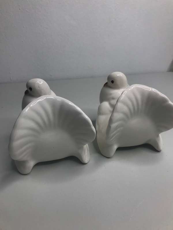 Doves Porcelain Tail Feathers UP White two Vintage Signed SYLVIA 12CMX10CMX10CM