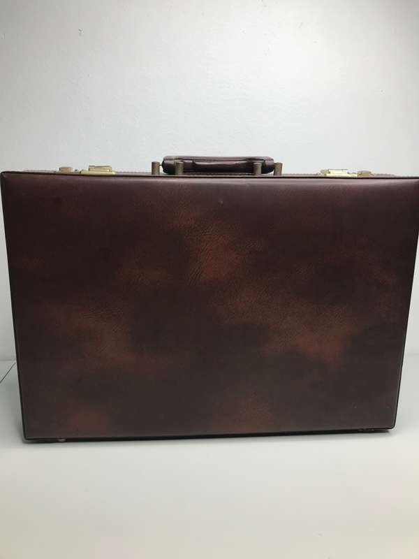 Briefcase brown leather  Inner sleeves second hand