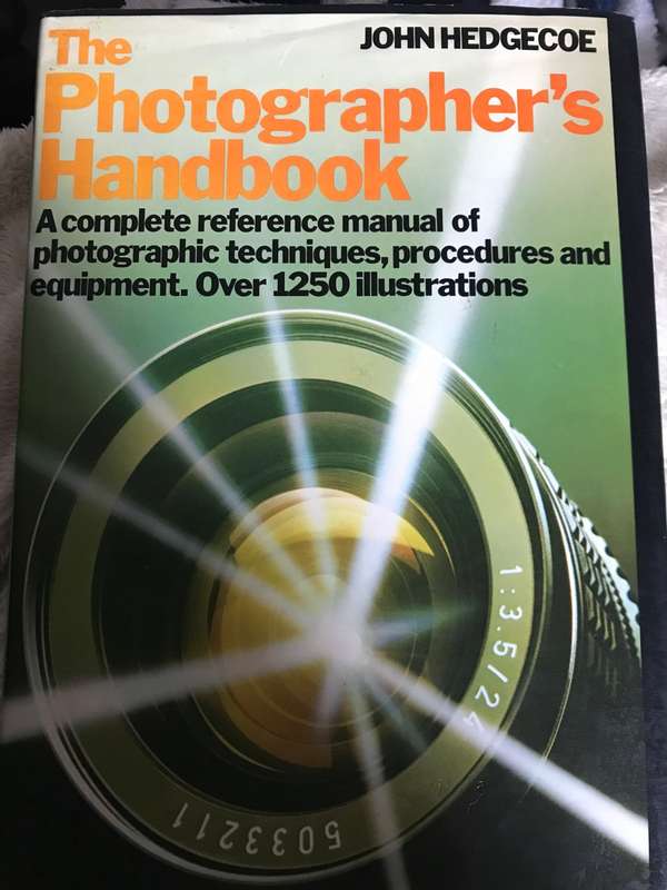 The Photographers Handbook John Hedgecoe. over 1250 illustrations