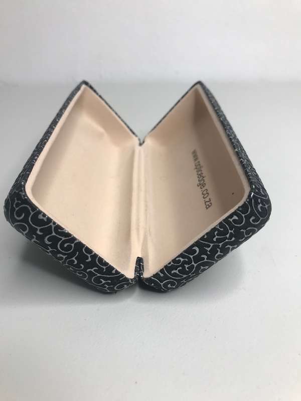 Eyewear/ Glasses Holder Beautiful Black and Silver Design