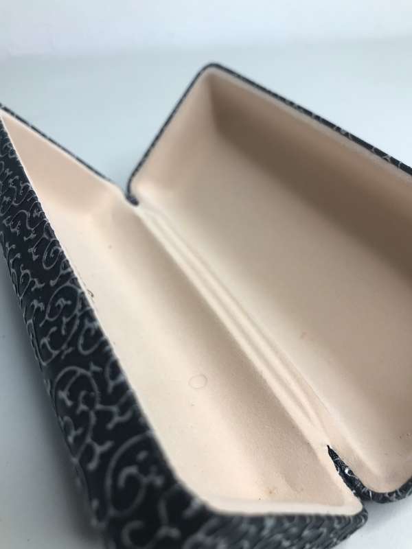 Eyewear/ Glasses Holder Beautiful Black and Silver Design