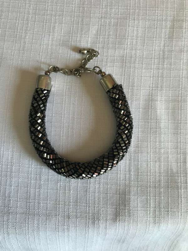 Graceful style bangle black