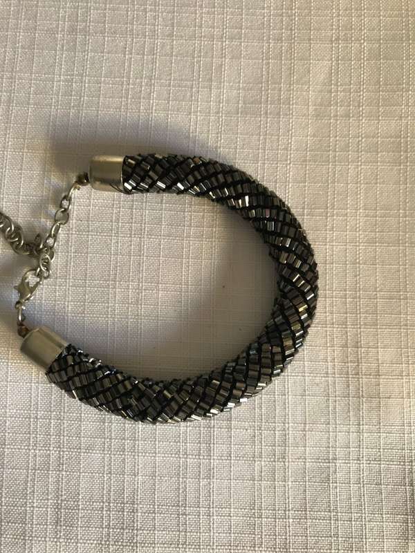 Graceful style bangle black