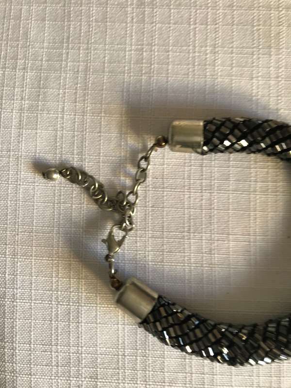Graceful style bangle black