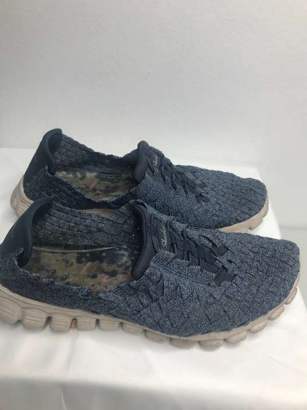Skechers women's sneakers blue size 6