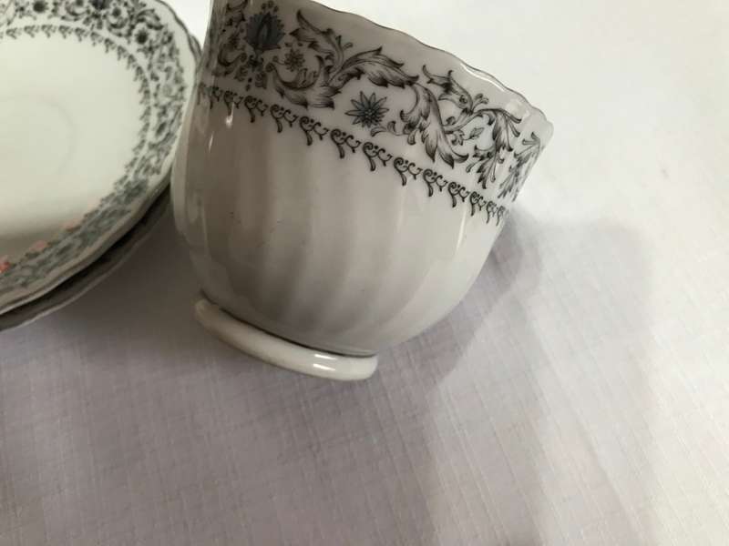 Cappuccino or tea White and Silver Cup & Saucer Set x5