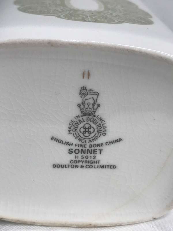 Royal Doulton Sugar Bowl with lid Sonnet H5012 Gold Guilding