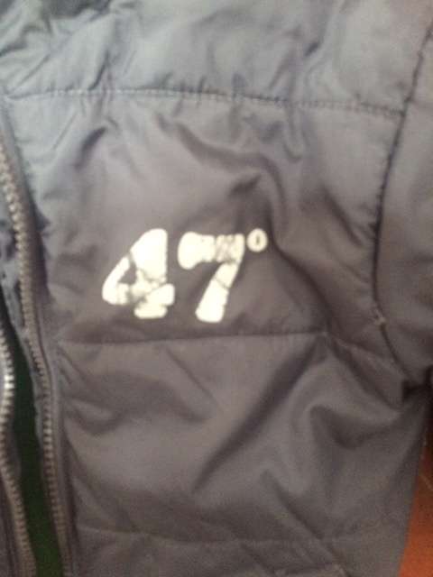 Woolworths Boys Navy puffy jacket size 3-4 years.