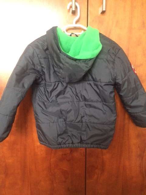 Woolworths Boys Navy puffy jacket size 3-4 years.