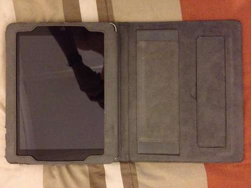 Apple Ipad ** 32GB 3G + WIFI ** Includes cover!!!