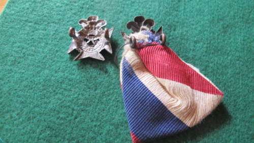 SOUTH AFRICA -  CAPE PENINSULA RIFLES PAIR WHITE METAL COLLAR BADGES