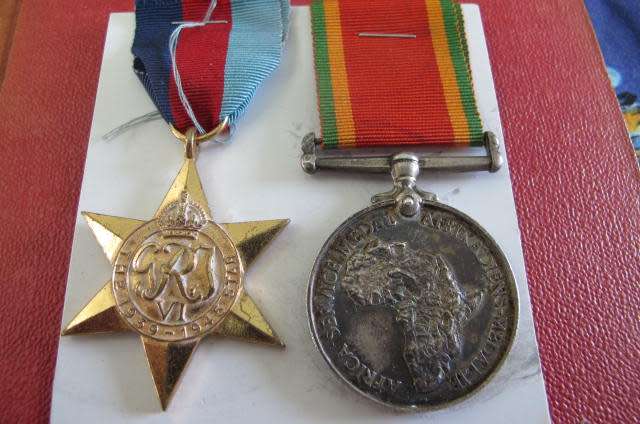 South Africa - 1939-1945 Star/Africa Service Medal - 1582919 H.D.Rogers