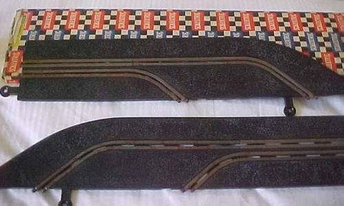 SCALEXTRIC VINTAGE TRACK IN ORIGINAL BOX
