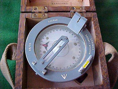 WWII-AIRFORCE - MEDIUM LANDING COMPASS IN ORIGINAL BOX