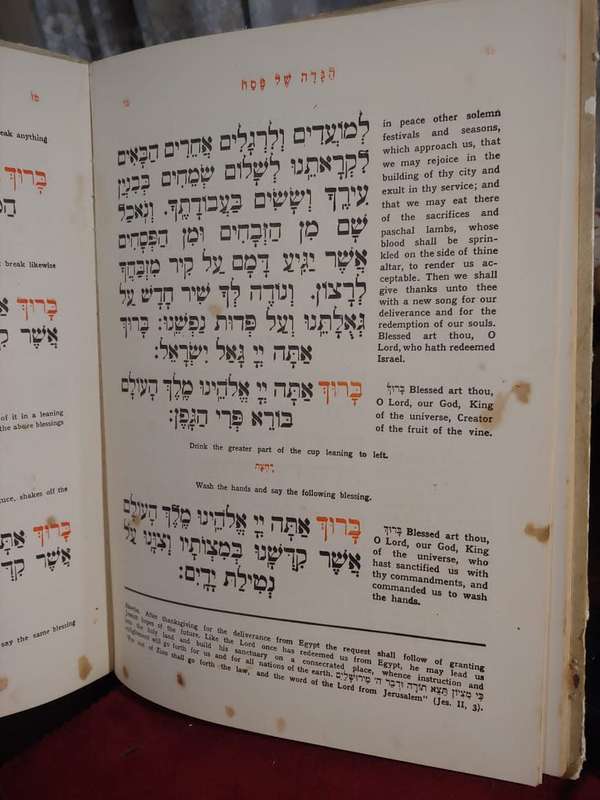 The Haggadah - Jewish Passover - Hebrew/English