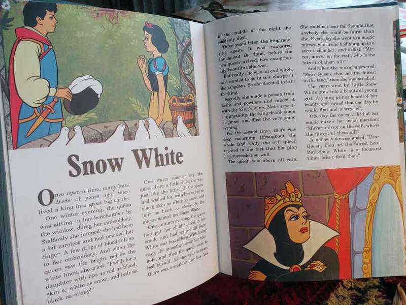 Walt Disney`s Giant Book of Favourites