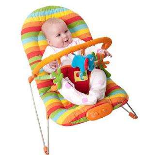 Baby Bouncer / Rocker Cradle with Toy Bar, Soft Vibrations and Soothing Melodies