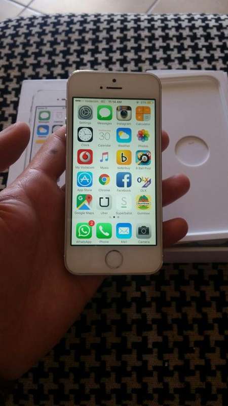 iPhone 5S white/silver 16Gig with box **Excellent Condition**