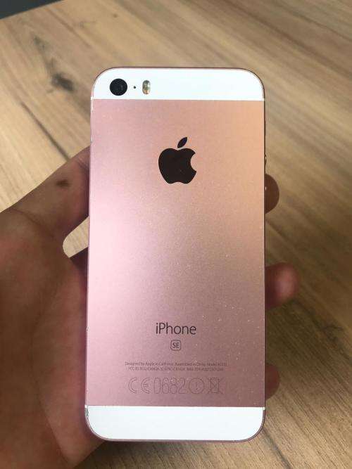 iPhone SE Excellent Condition!! MUST SEE!! ****R1 Auction