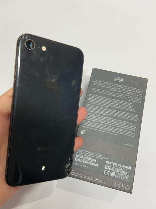 iPhone 8 256GB cracked back