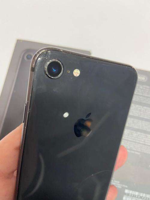 iPhone 8 256GB cracked back