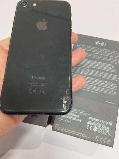 iPhone 8 256GB cracked back