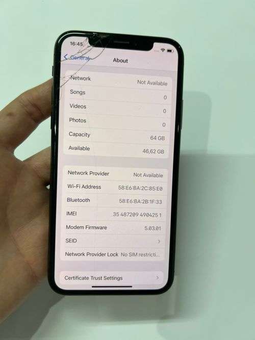 iPhone X 64gb Screen cracked but working