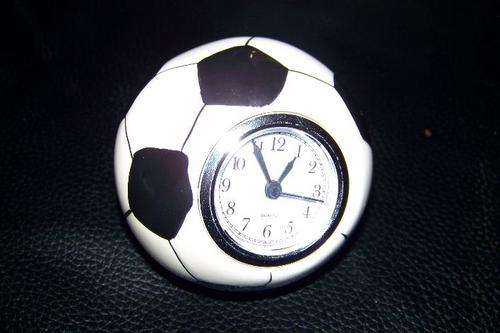 Soccer Mania - Clock - free battery included - No Reserve