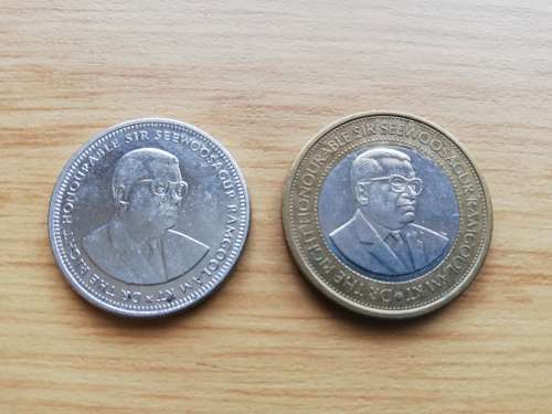 Mauritian 20 Rupee and 1 Rupee coins