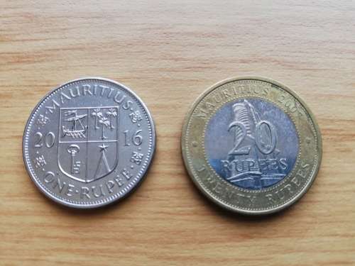 Mauritian 20 Rupee and 1 Rupee coins