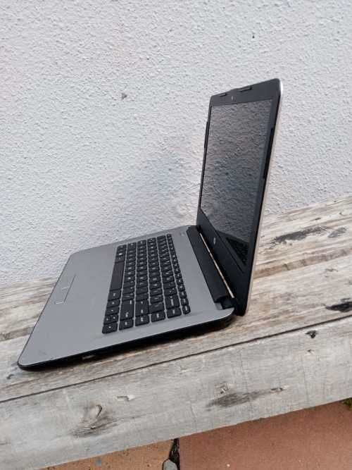 **GIVEAWAY** Super neat HP Laptop
