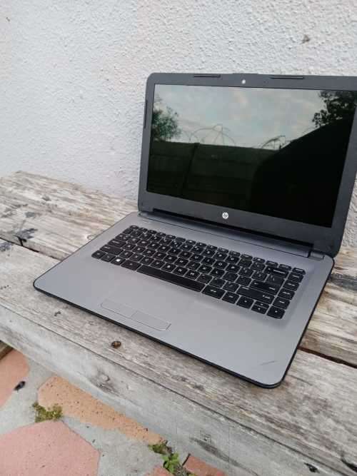 **GIVEAWAY** Super neat HP Laptop