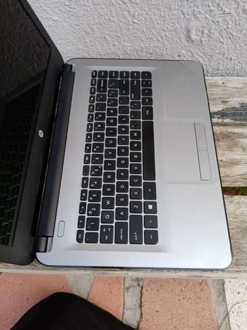**GIVEAWAY** Super neat HP Laptop