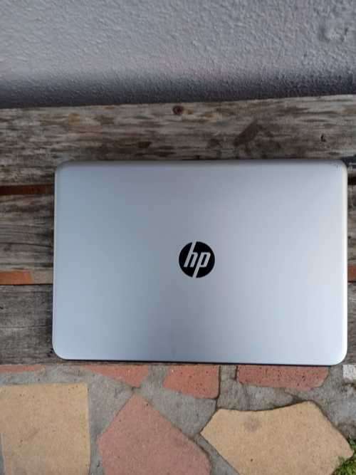 **GIVEAWAY** Super neat HP Laptop