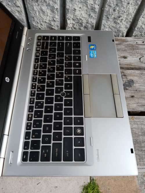 **LATE ENTRY** **AWESOME DEAL** VERY CLEAN HP i5 laptop for sale