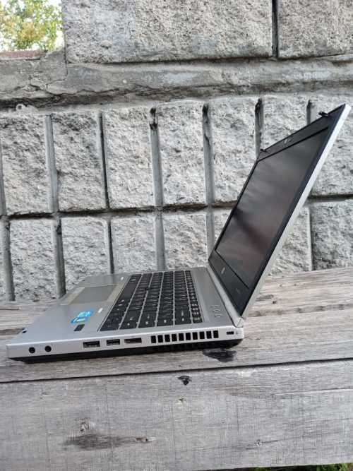 **LATE ENTRY** **AWESOME DEAL** VERY CLEAN HP i5 laptop for sale