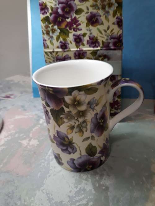 Maxwell and Williams Cream Pansy Fine Bone China Mug in Box.  R 83.00  View Scans