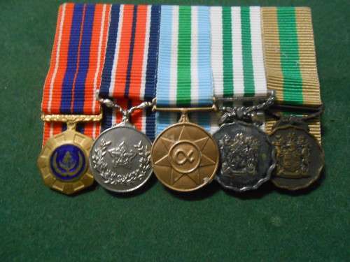 Border War Group of Miniature Medals *** Note one service medal is silver ***