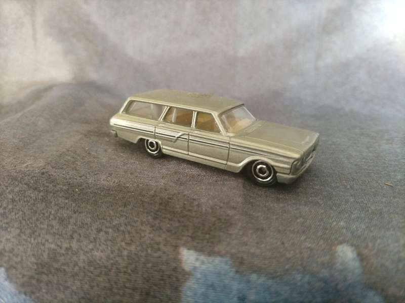 Vintage - Gold Station wagon