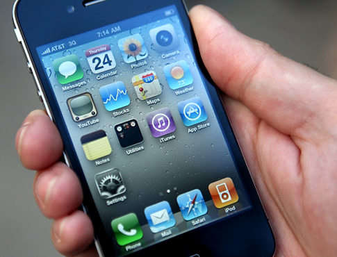 iPhone 4 32gb plus screen gaurd and speaker