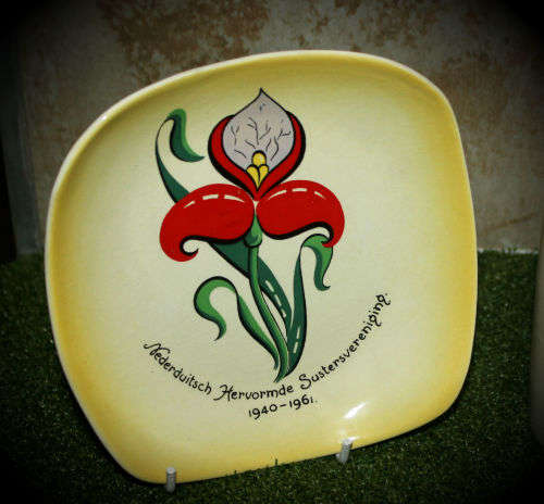 Vintage Wedgwood Ware -1940 -1961-Nederduitsch hervormde Sustersvereninging Plate-springbok stamp on